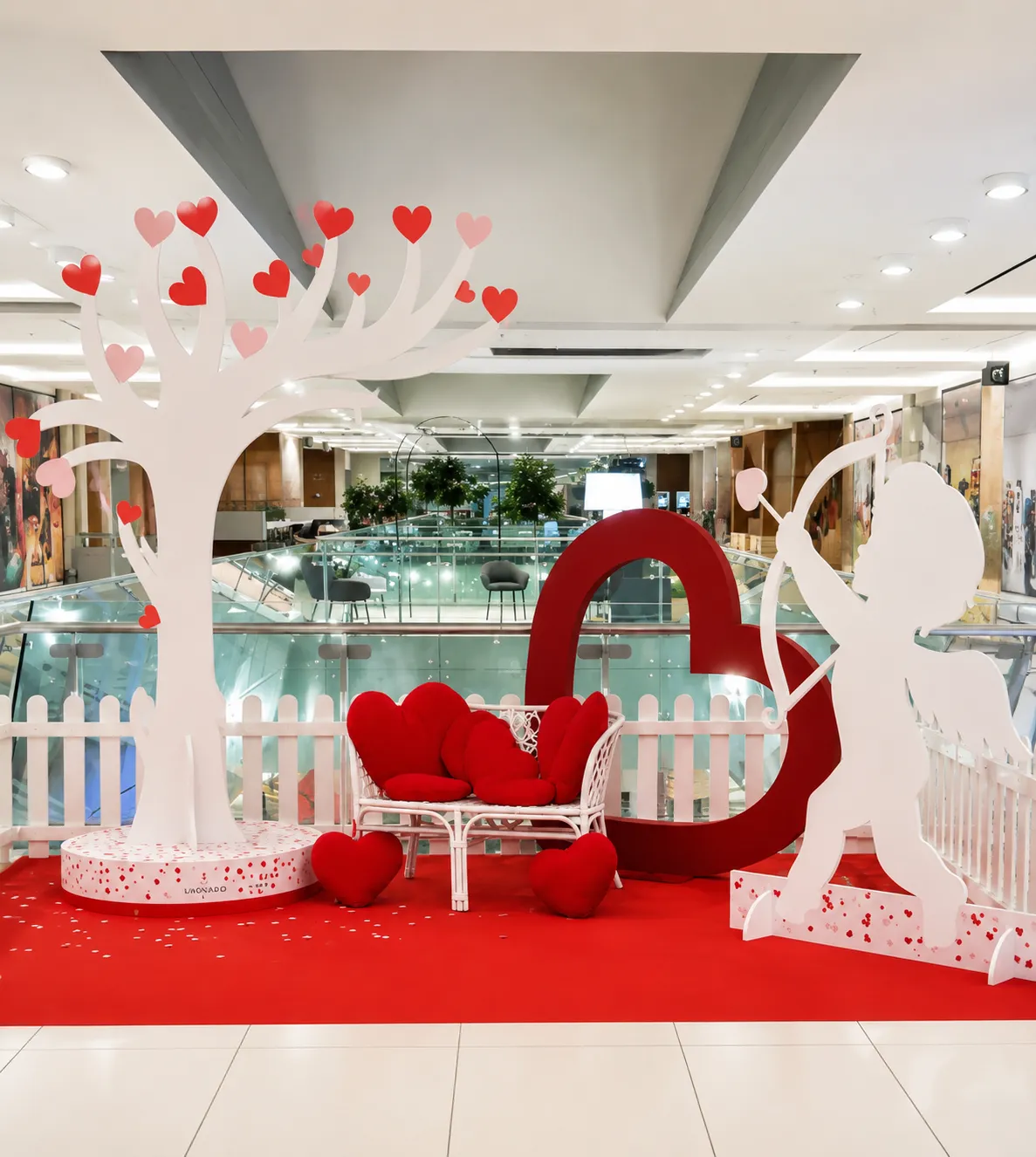 Allestimento a tema San Valentino in centro commerciale