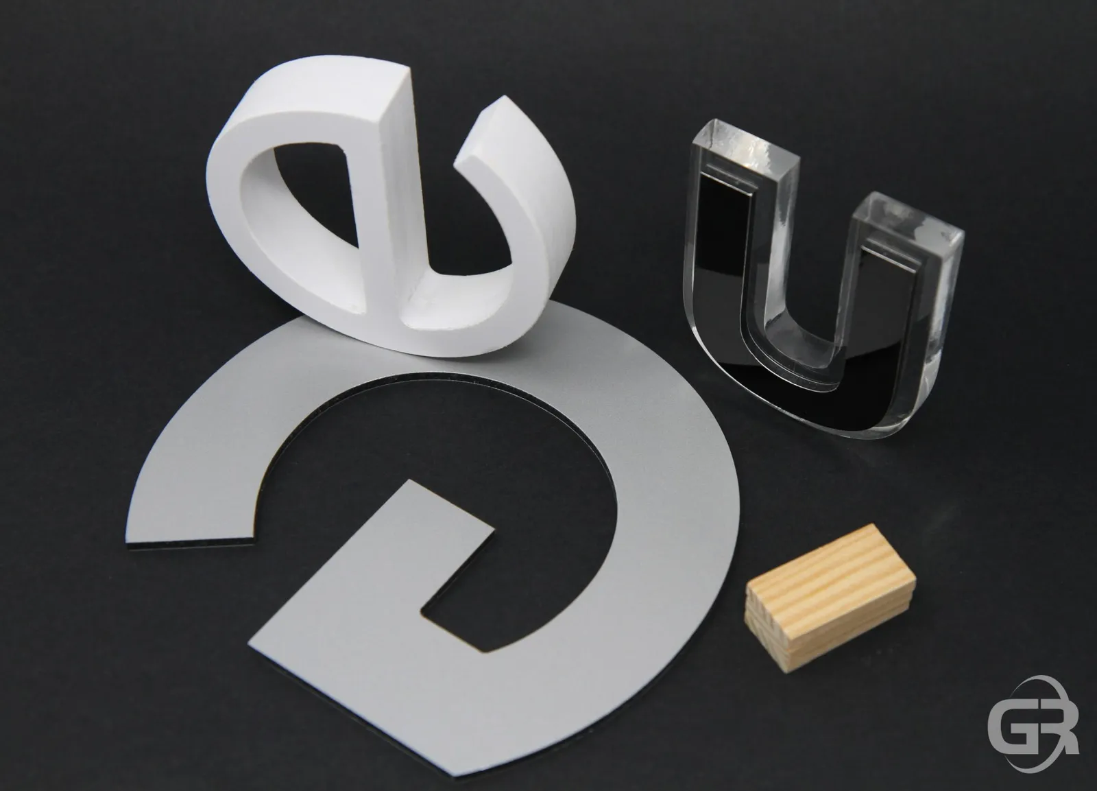 Lettere sagomate fresate in PVC e plexiglass