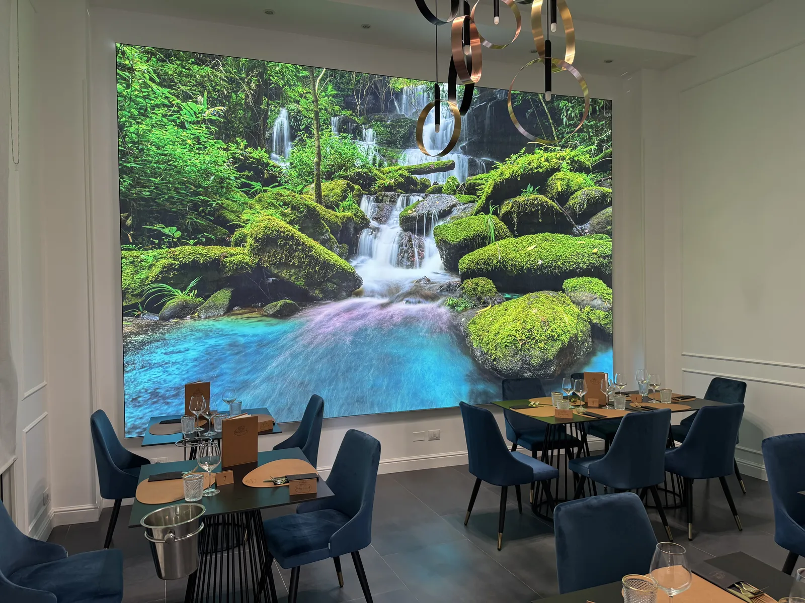 LEDwall con immagini in un ristorante